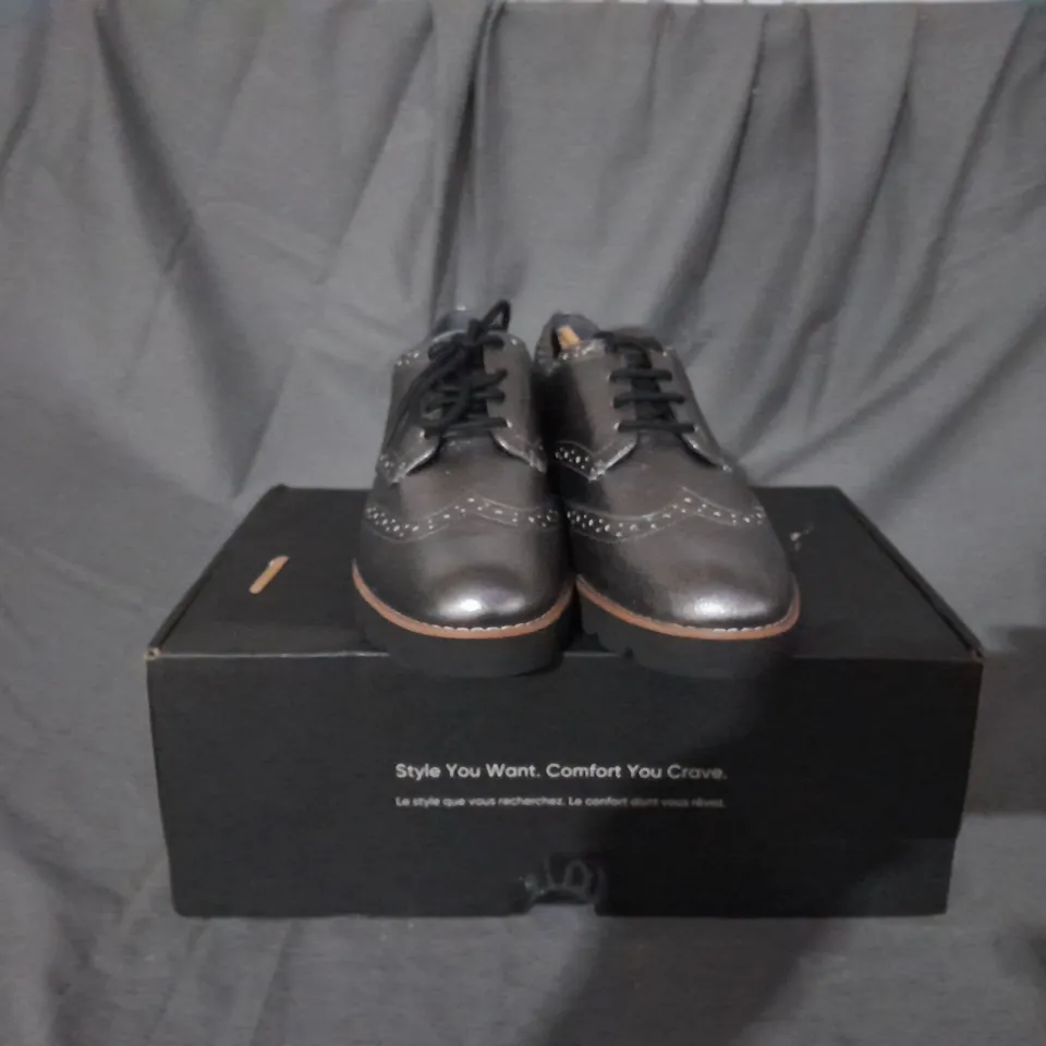BOXED PAIR OF VIONIC CHARM ALFINA BROGUES IN PEWTER SIZE 8 