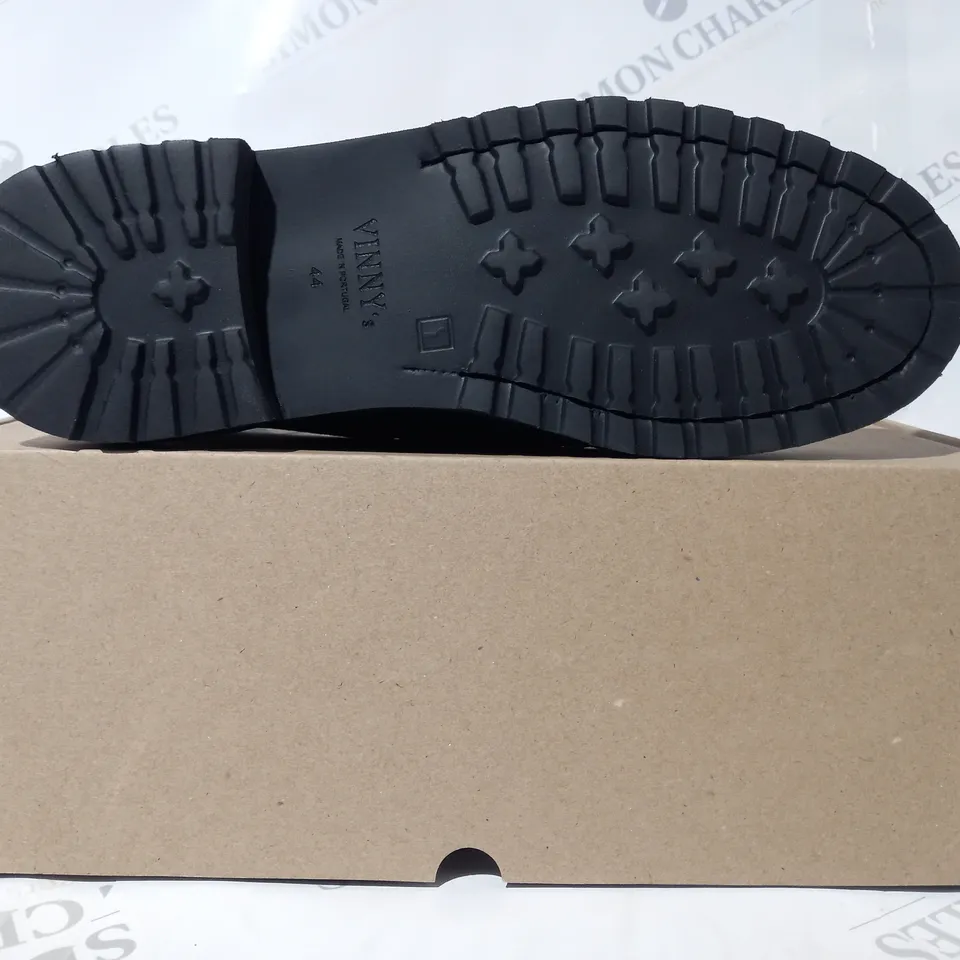 BOXED PAIR OF VINNY'S AZTEC BOAT SHOE IN BLACK UK SIZE 10