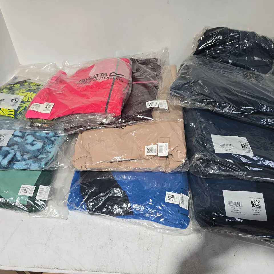 LOT OF APPROXIMATELY 16 ASSORTED BRAND NEW REGATTA AND DARE2BE CLOTHING ITEMS