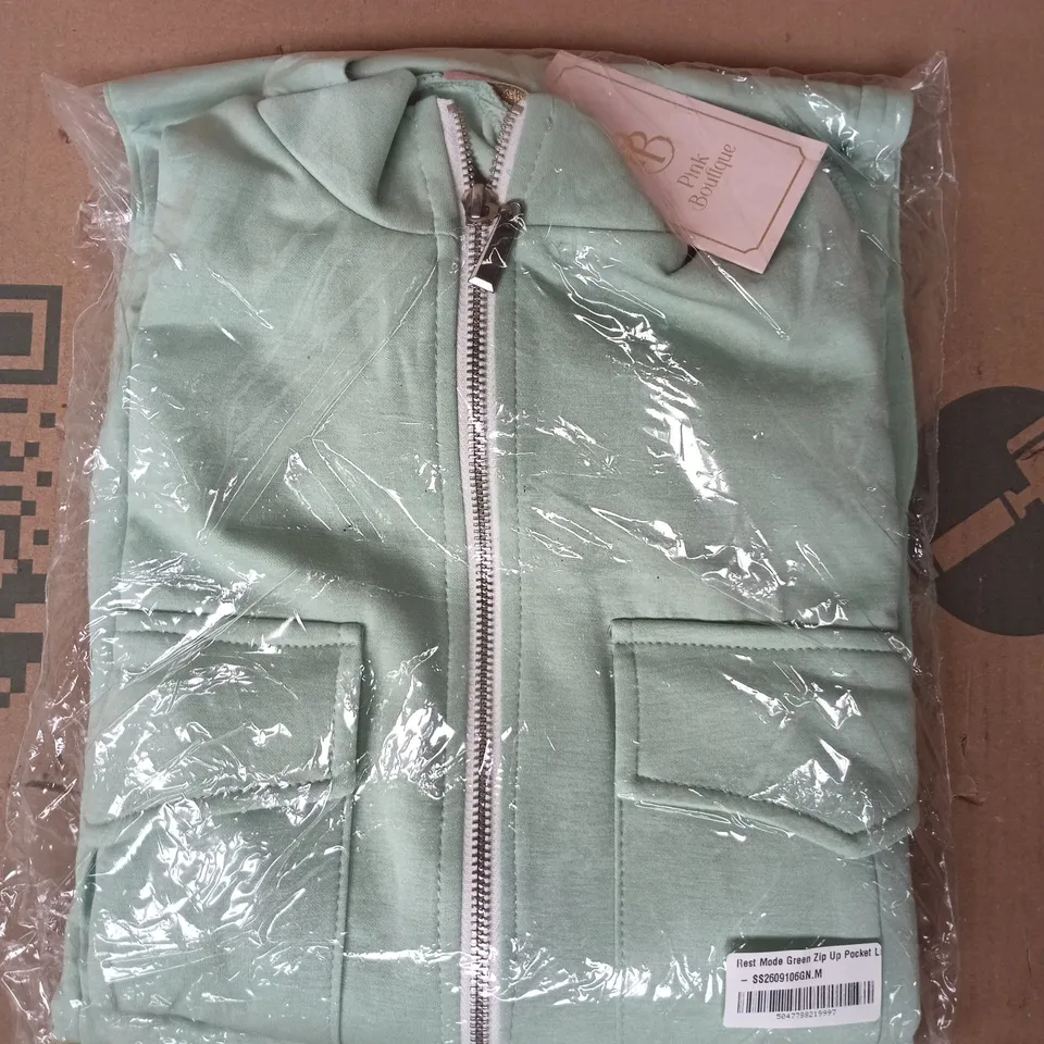 BAGGED PINK BOUTIQUE REST MODE GREEN ZIP UP POCKET LOUNGE CO-ORD SET IN MINT GREEN SIZE MEDIUM