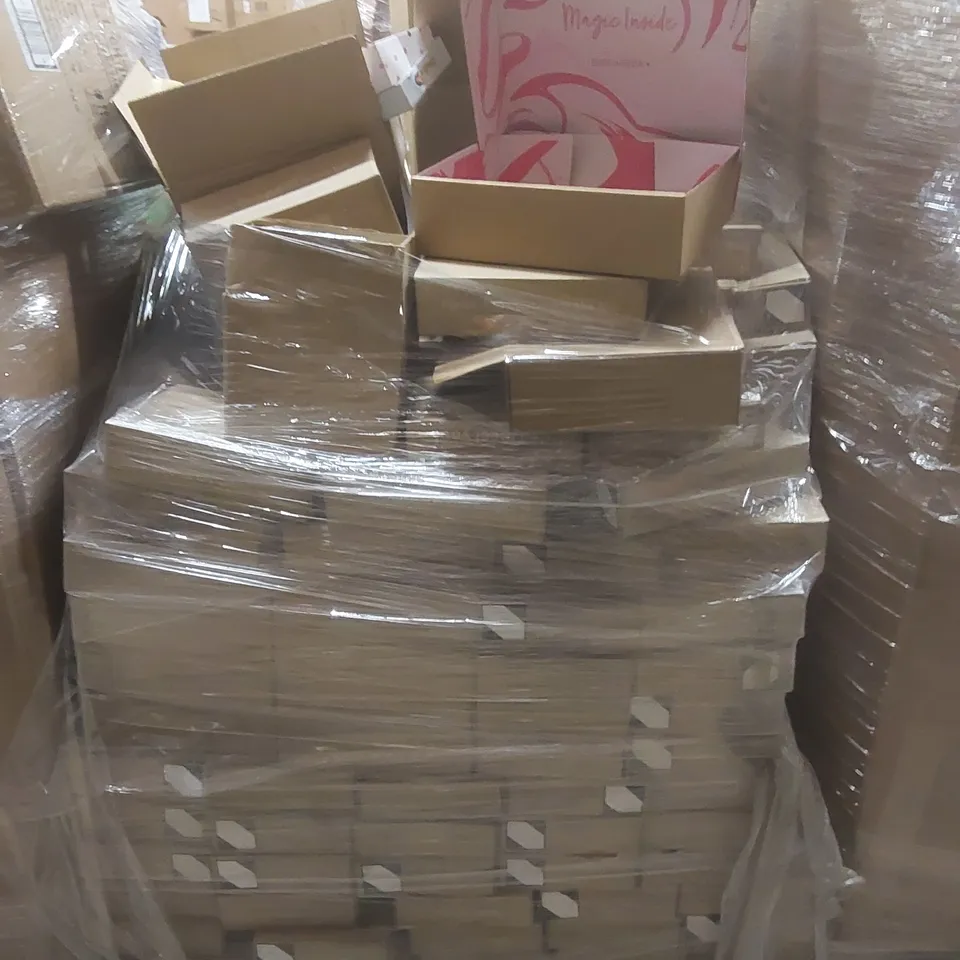 PALLET CONTAINING A VERY LARGE QUANTITY OF ASSORTED BEAUTY PRODUCTS INCLUDING: BIRCHBOX BEAUTY ADVENT CALENDAR, BIRCHBOX BEAUTY SETS, LASH & EYEBROW CONDITIONER ECT