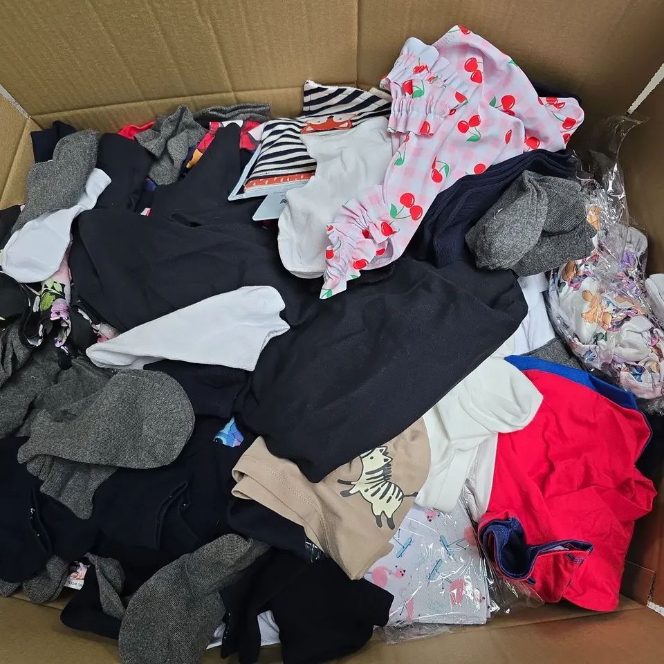 BOX OF APPROXIMATELY 25 ASSORTED KIDS CLOTHING ITEMS TO INCLUDE - TOP , SHORTS , T-SHIRT ETC