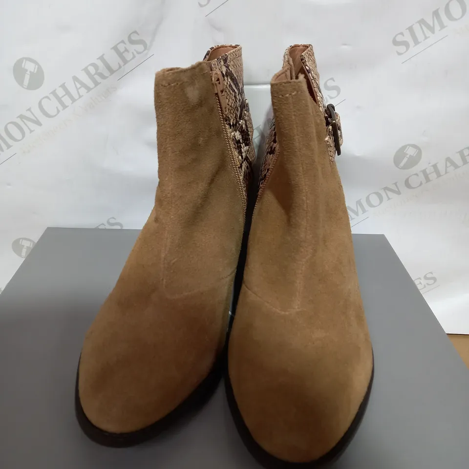 VIONIC NAOMI SNAKE ANKLE BOOTS IN WHEAT, UK SIZE 6