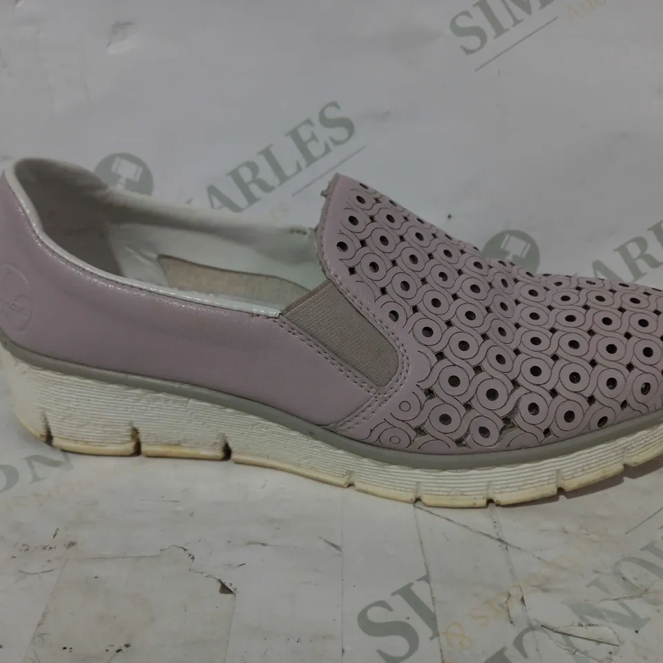 BOXED PAIR OF RIEKER SLIP-ON SHOES IN LILAC EU SIZE 38