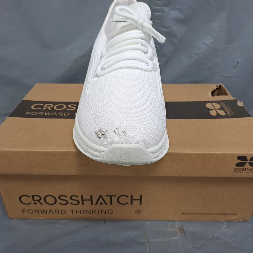 BOXED PAIR OF CROSSHATCH SHOES IN WHITE SIZE UK 5
