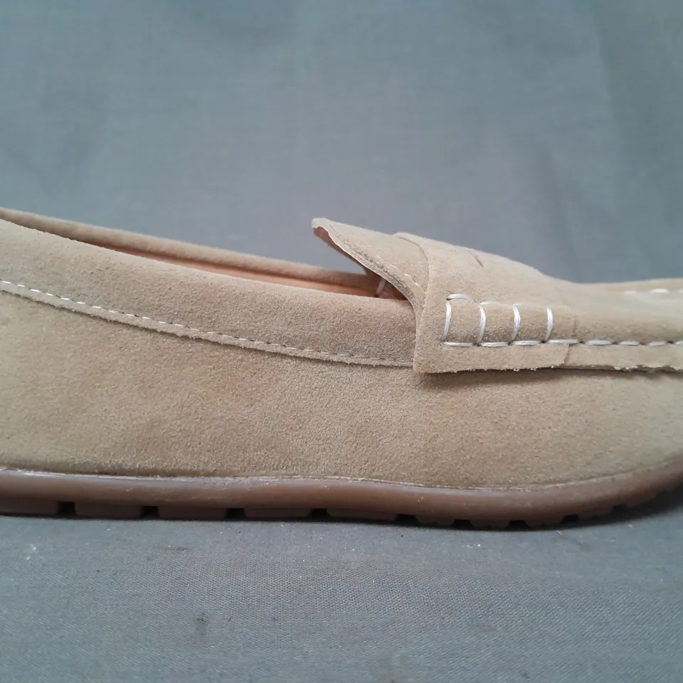 BOXED PAIR OF DESIGNER KID'S LOAFERS IN SAND EU SIZE 33