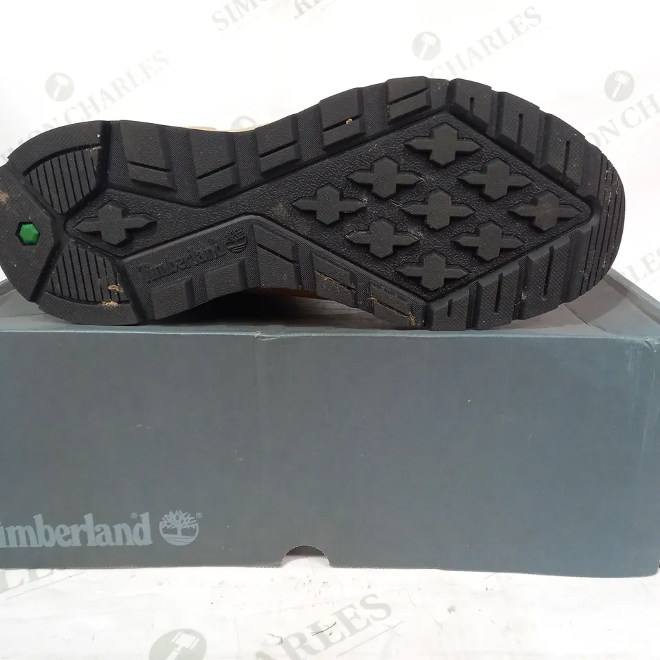 BOXED PAIR OF TIMBERLAND SPRINT TREKKER MID SHOES IN WHEAT COLOUR UK SIZE 9