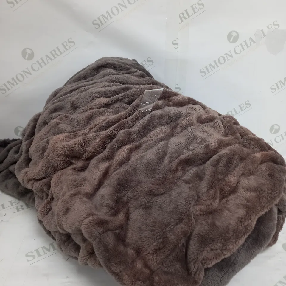 BOXED COZEE HOME VELVETSOFT HEATED THROW IN GREY