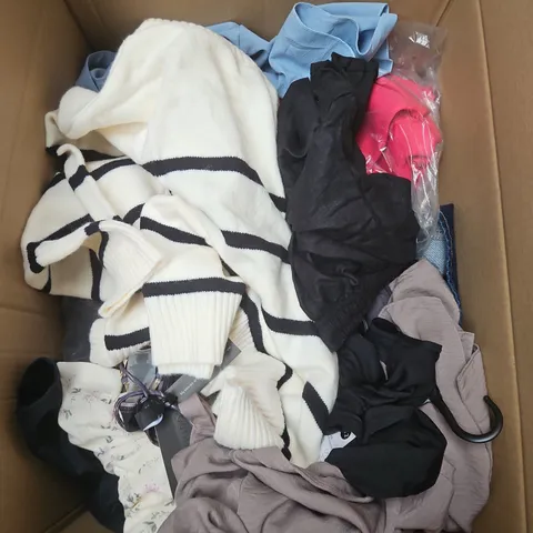APPROXIMATELY 25 ASSORTED CLOTHING ITEMS IN VARIOUS STYLES AND SIZES 