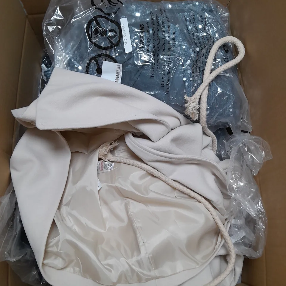 BOX OF APPROX. 20 CLOTHING ITEMS TO INCLUDE - JEANS , JUMPER , COATS ETC