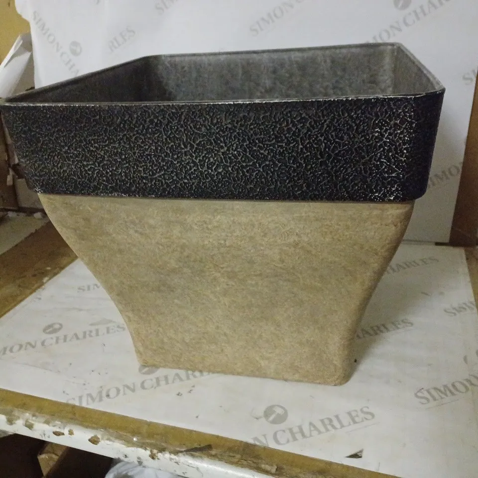 DIABLO SQUARE DROWN PLANTER 36CM RRP £23.99