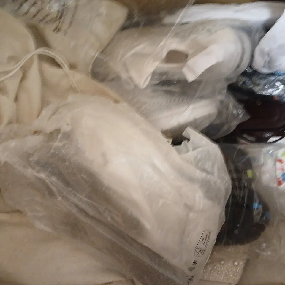 BOX OF APPROXIMATELY 12 ASSORTED PAIRS OF SHOES AND FOOTWEAR ITEMS IN VARIOUS COLOURS, STYLES, AND SIZES - COLLECTION ONLY