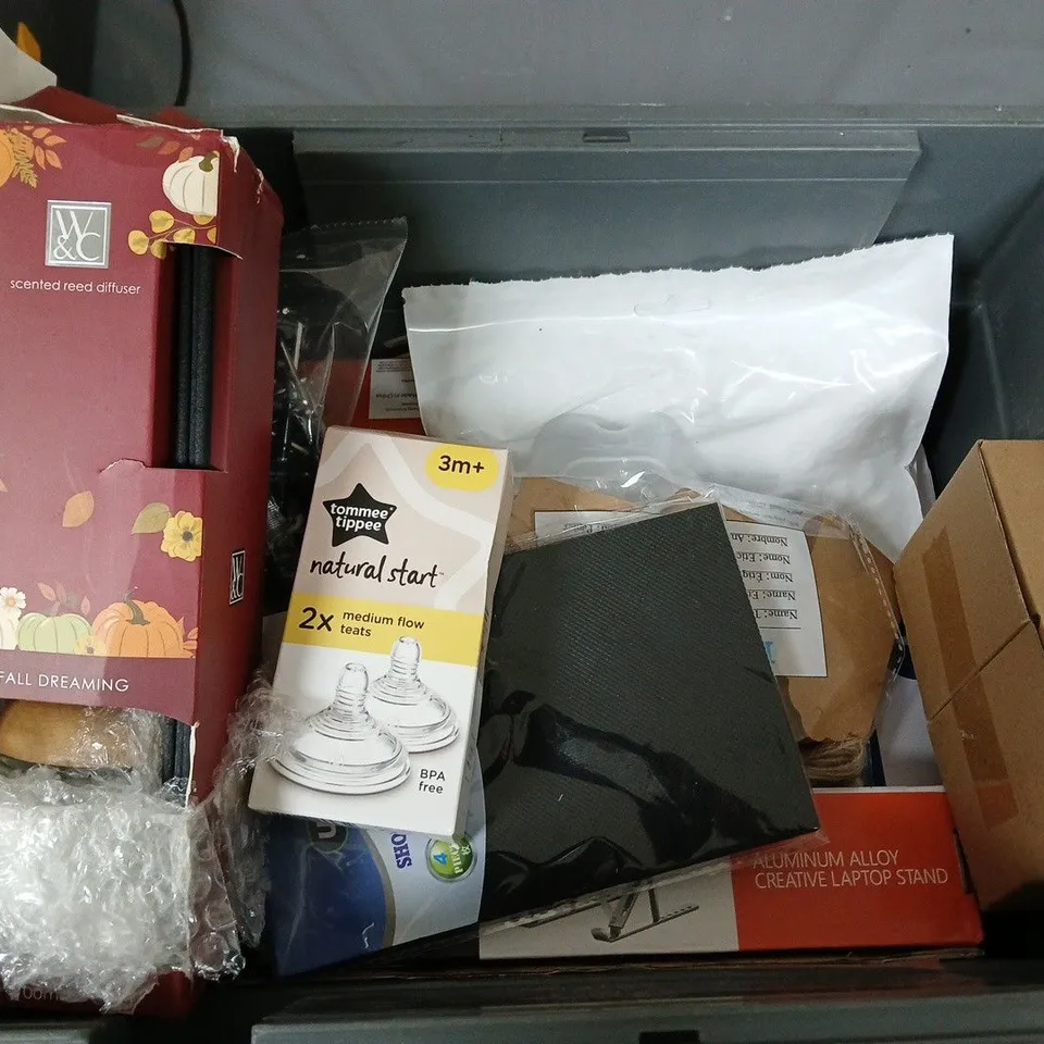 ASSORTED CONSUMER GOODS BUNDLE –KNEE BRACE,FISHING BAIT & OFFICE ACCESSORIES ECT. APPROXIMATLEY 15 ITEMS