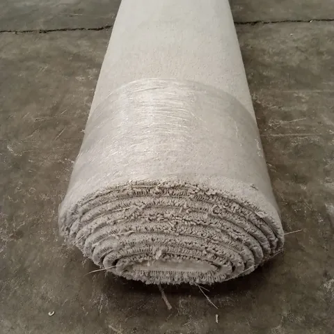 ROLL OF QUALITY EFFORTLESS 04 TUNDRA FROST CARPET // APPROX SIZE; 1.8 x 4m