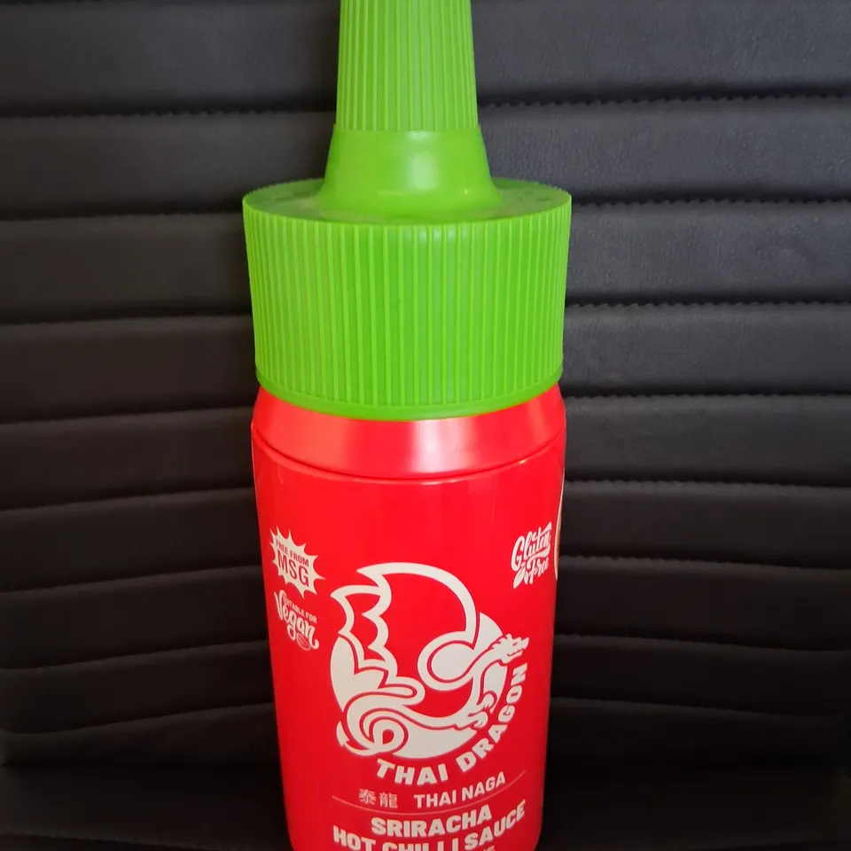 APPROXIMATELY 12 BRAND NEW THAI DRAGON SRIRACHA HOT CHILLI SAUCE TINS