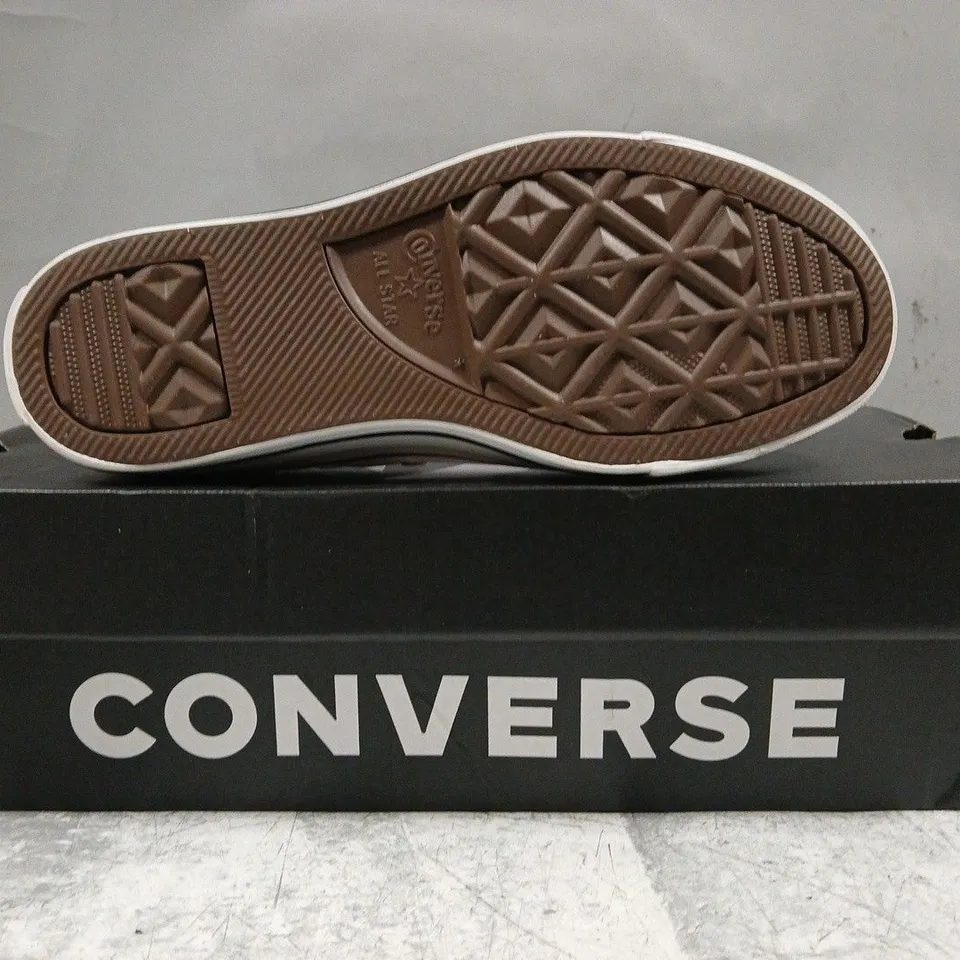 BOXED PAIR OF CONVERSE TRAINERS IN WHITE SIZE UK 4.5