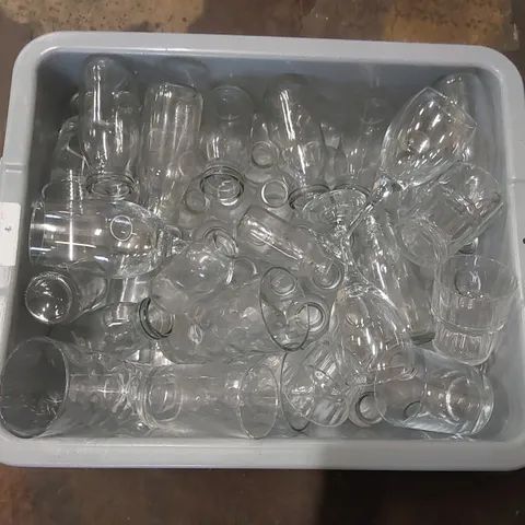 BOX OF ASSORTED GLASSWARE PRODUCTS TO INCLUDE: WINE GLASSES, DRINKS GLASSES, SMALL GLASS BOTTLES ECT - QUANTITY UNSPECIFIED