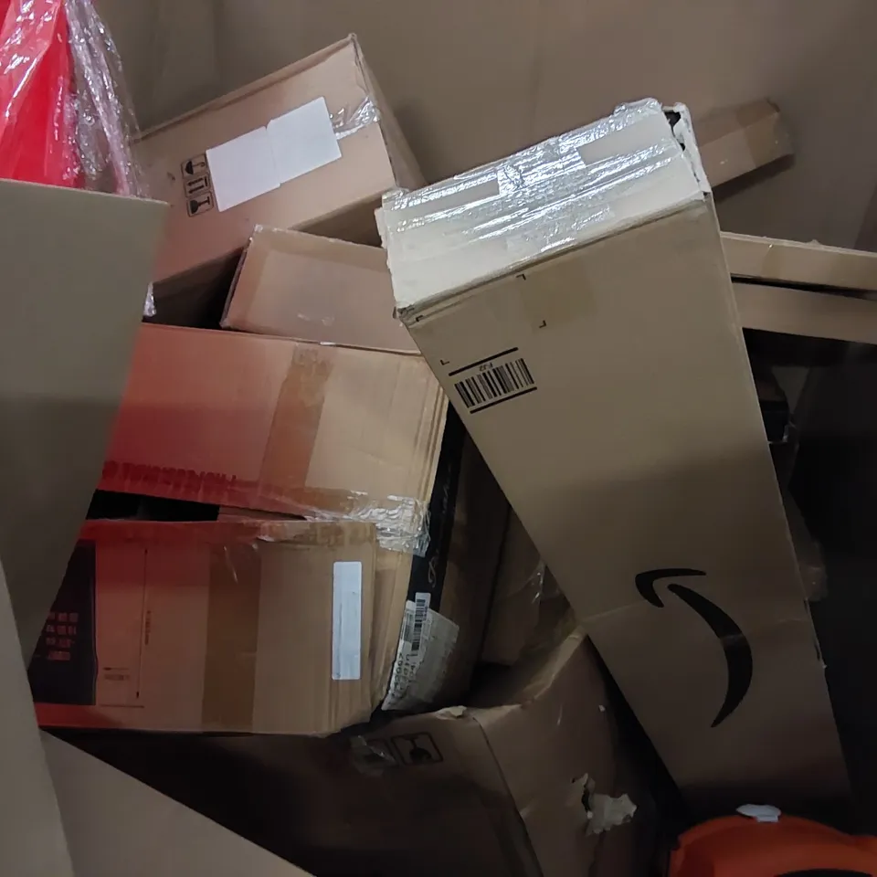 PALLET OF ASSORTED ITEMS INCLUDING: COFFEE MACHINE, POP-UP TENT, TOILET SEAT, DISH RACK, HALLOWEEN DECORATIONS 