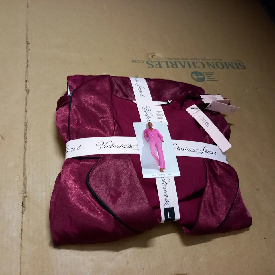 IN THE STYLE OF VICTORIA SECRET PYJAMA SHIRT AND TROUSER SIZE L
