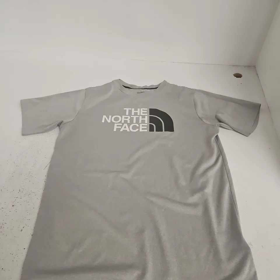 THE NORTH FACE LOGO T‑SHIRT – GREY - SIZE UNSPECIFIED