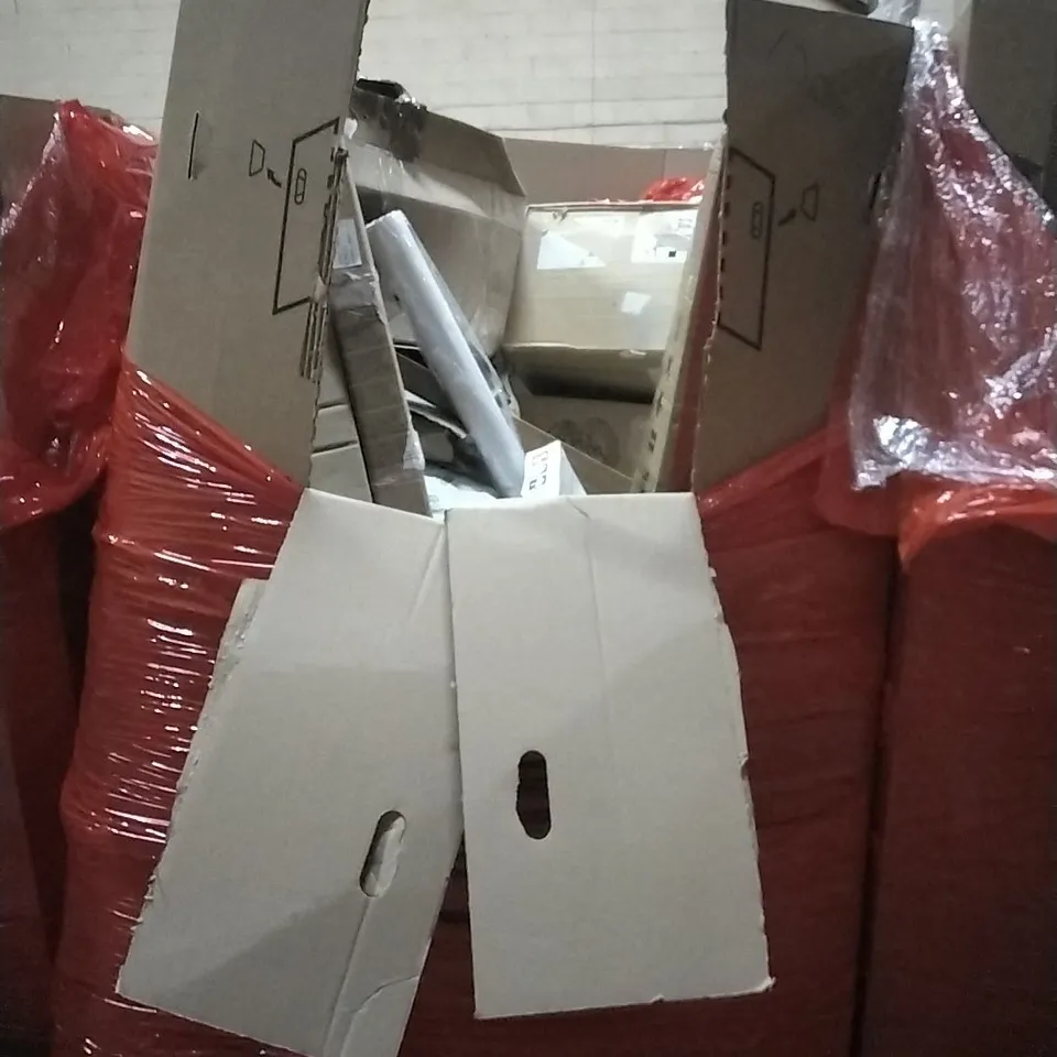 PALLET OF HOUSEHOLD ITEMS TO INCLUDE DESK EXTENSION, GOLF PUTTING MAT, CEILING LIGHT, BAMBOO BATH CADDY AND OTHER ASSORTED ITEMS...