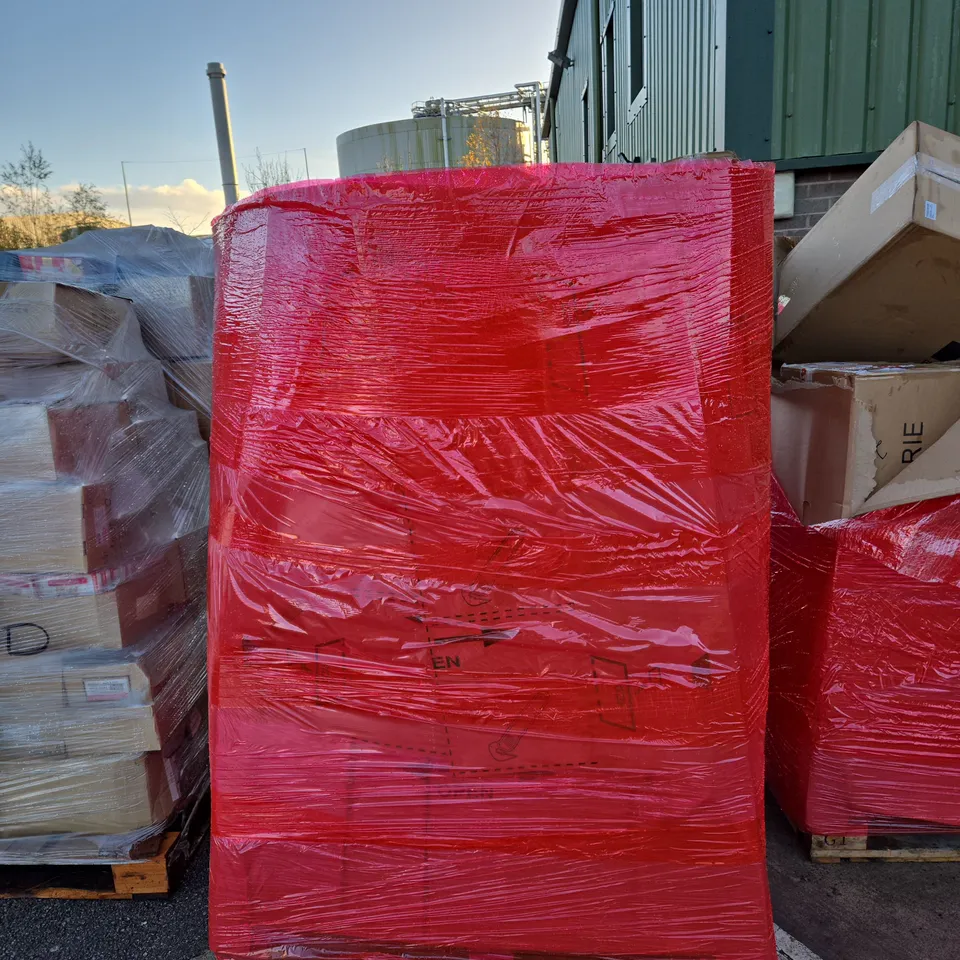 PALLET OF ASSORTED ITEMS TO INCLUDE GYM EQUITMENT, BOXED FURNITURE AND RETRACTABLE GATE