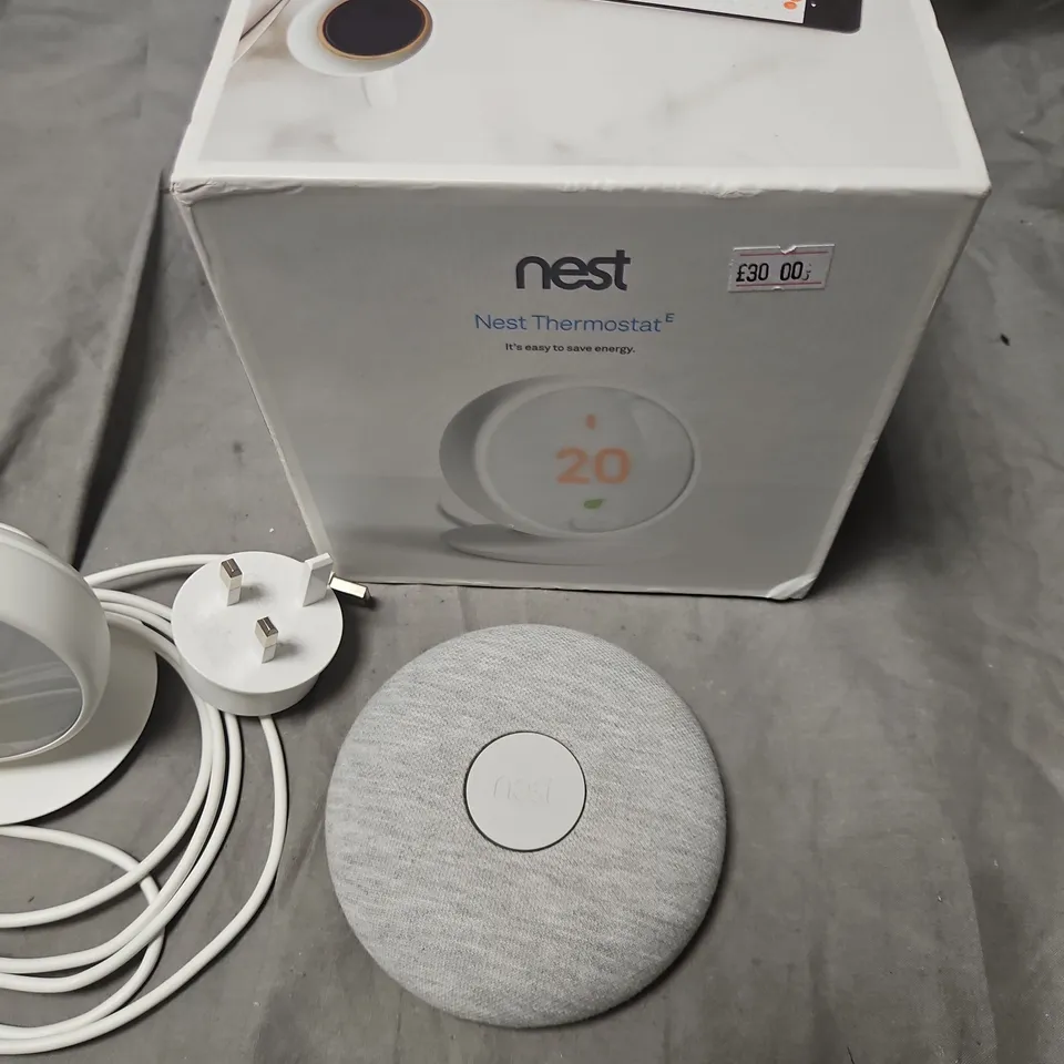 NEST THERMOSTAT E – BOXED WITH POWER ADAPTER AND FABRIC-COVERED THERMOSTAT .