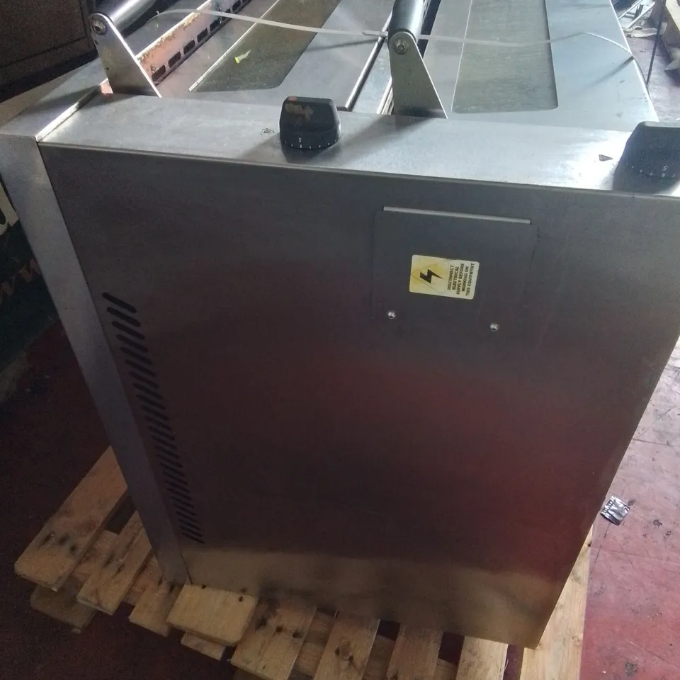 LINCAT COMMERCIAL DOUBLE DECK PIZZA OVEN 