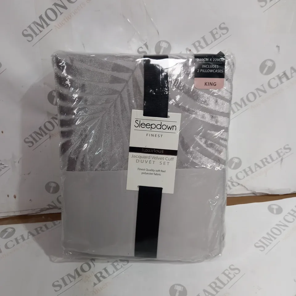 SLEEPDOWN FINEST LUXURIOUS JACQUARD VELVET CUFF DUVET SET KING SIZE