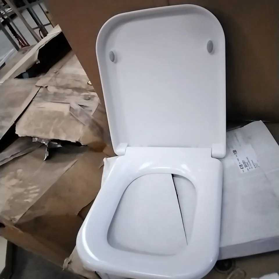 BOXED AFFINI CLOSE COUPLED TOILET SEAT