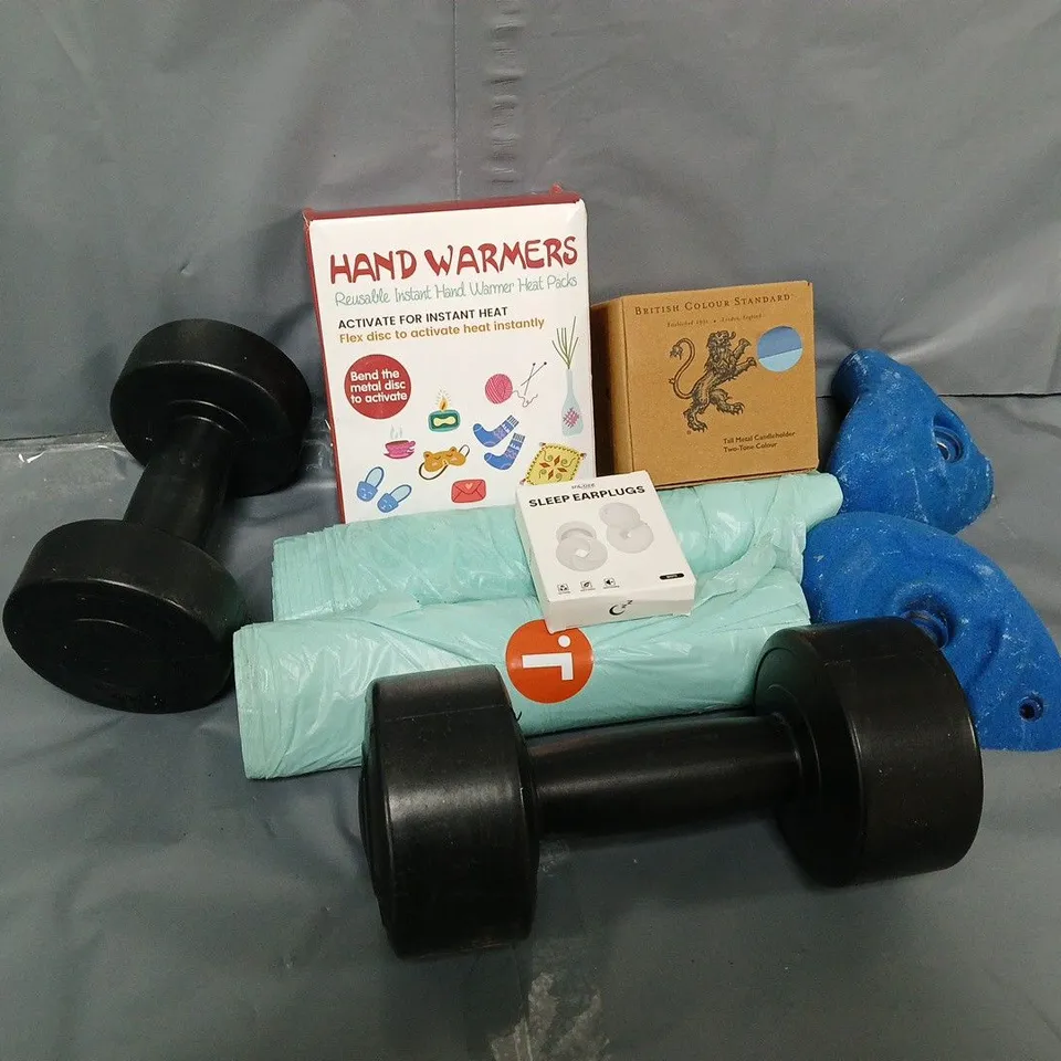 APPROXIMATELY 8 ASSORTED HOUSEHOLD ITEMS TO INCLUDE ROCK CLIMBING GRIPS, HAND WARMERS, WEIGHTS, ETC