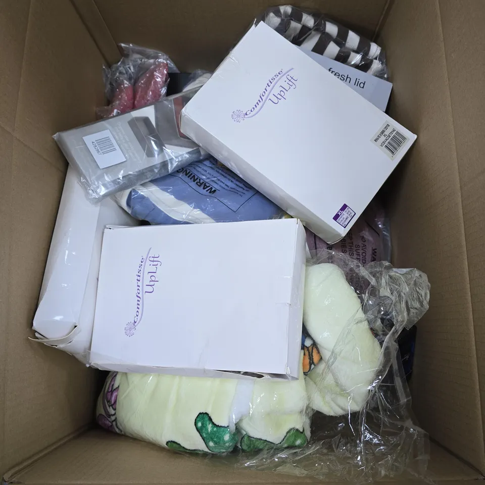 BOX OF APPROXIMATELY 20 ASSORTED HOUSEHOLD ITEMS TO INCLUDE COMFORTISSE, SILICONE FRESH LID, DRAWER DIVIDER, CLOTHING ETC