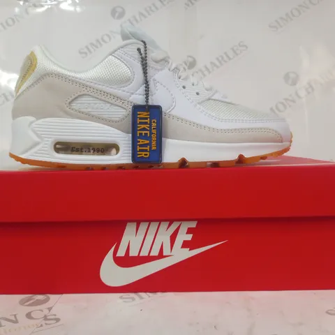 BOXED PAIR OF NIKE AIR MAX 90 SHOES IN WHITE UK SIZE 7