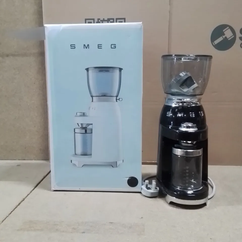 BOXED SMEG COFFEE MACHINE 