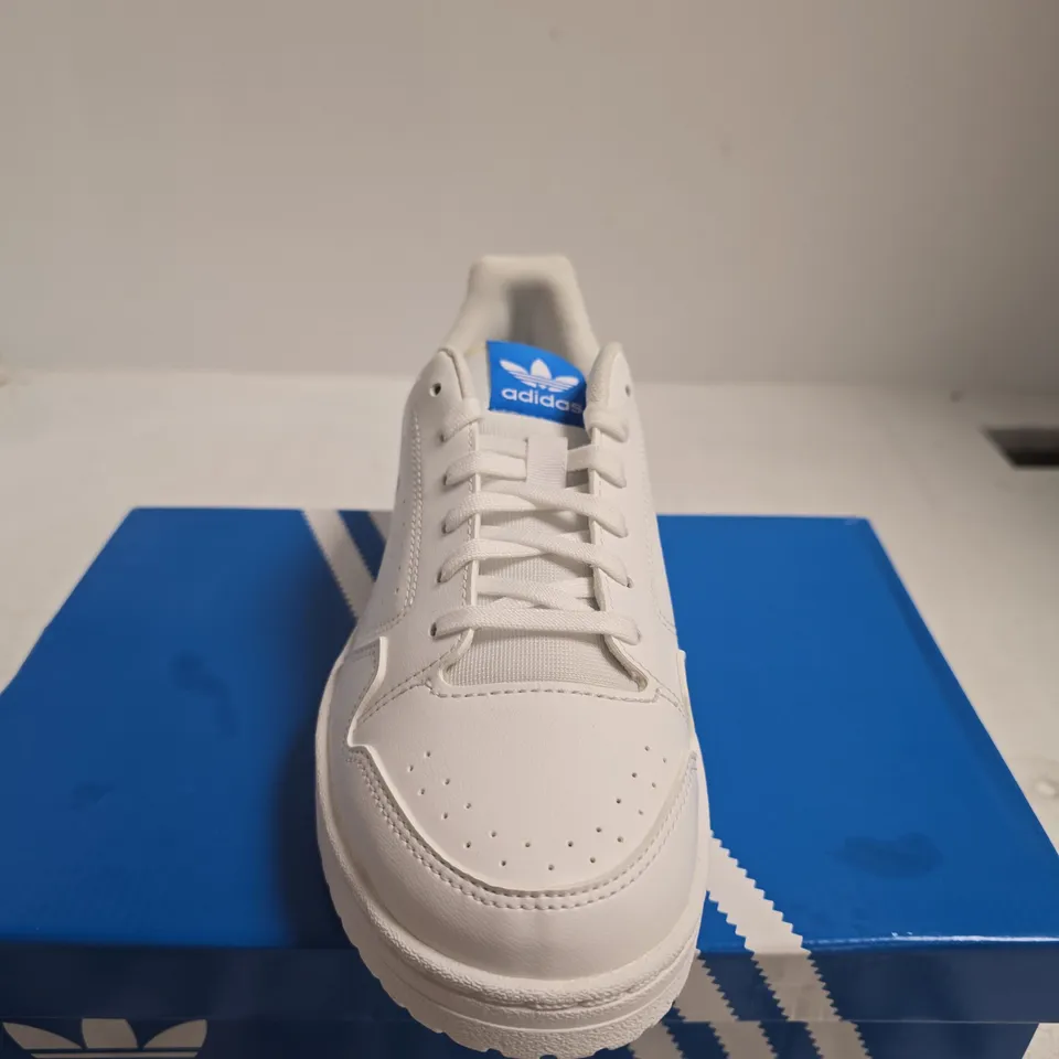 BOXED PAIR OF ADIDAS NY 90 J WHITE SNEAKERS - SIZE 4