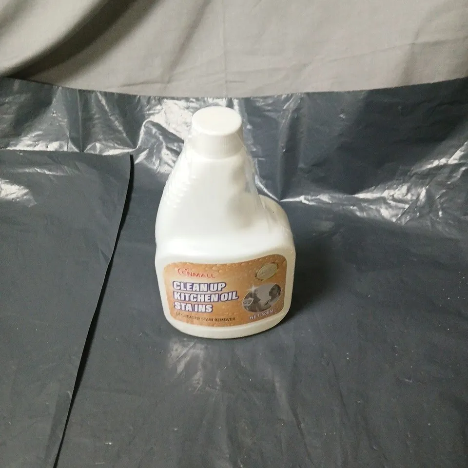 APPROXIMATELY 15 ASSORTED HOUSEHOLD LIQUIDS INCLUDING CONCENTRATED DISINFECTANT , COMFORT SCENT BOOSTER AND DEGREASER STAIN REMOVER