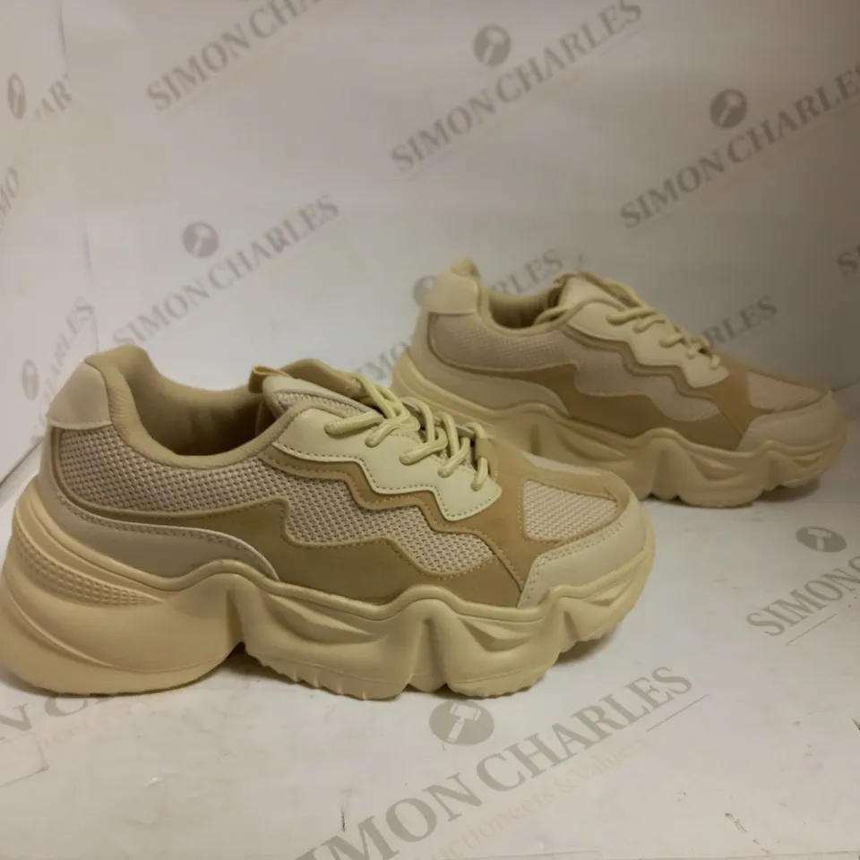 BEIGE CHUNKY TRAINER WITH EXAGGERATED SOLE IN BEIGE - SIZE UK 6 