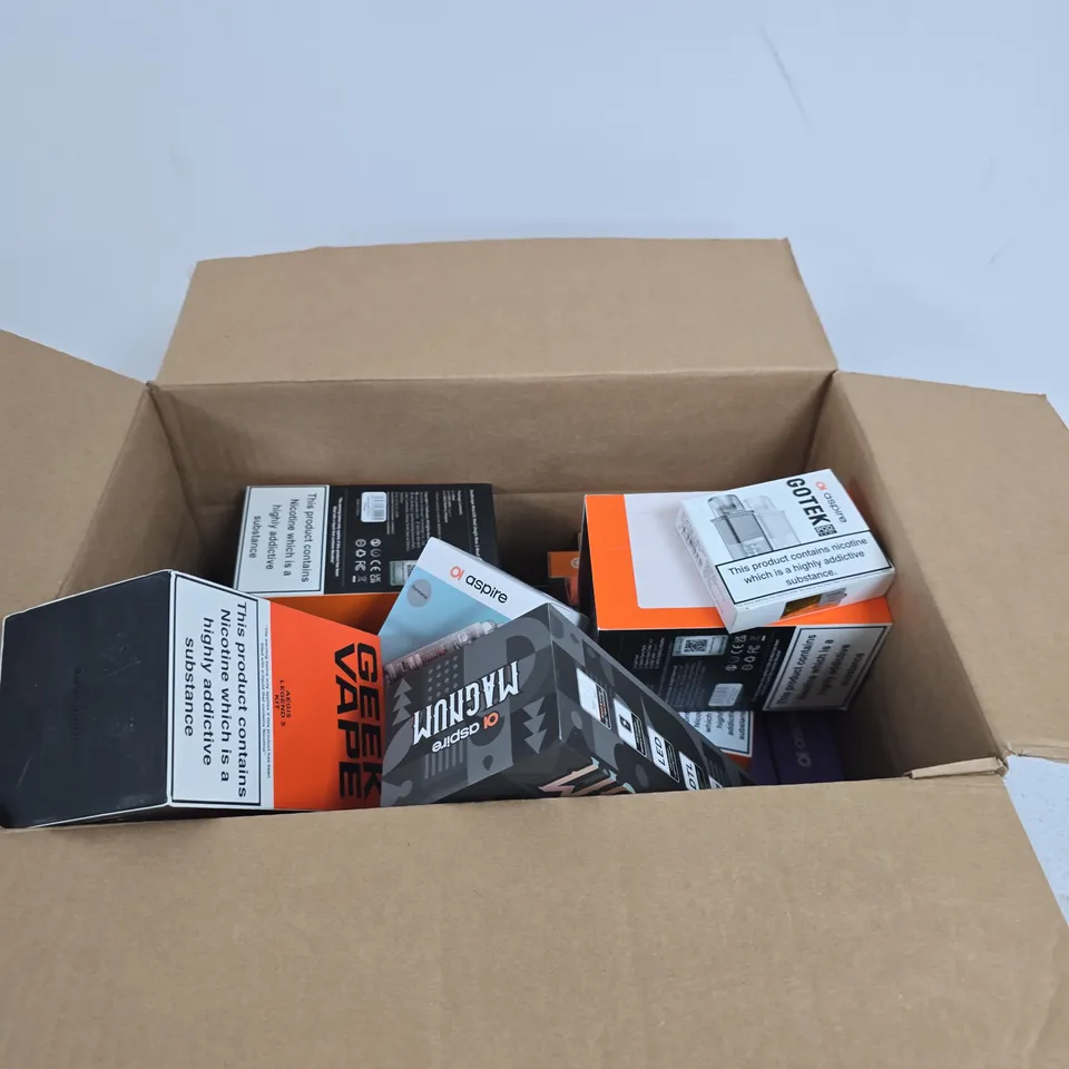 APPROXIMATELY 20 ASSORTED E-CIG PRODUCTS AND ACCESSORIES TO INCLUDE GEEKVAPE, ASPIRE ETC
