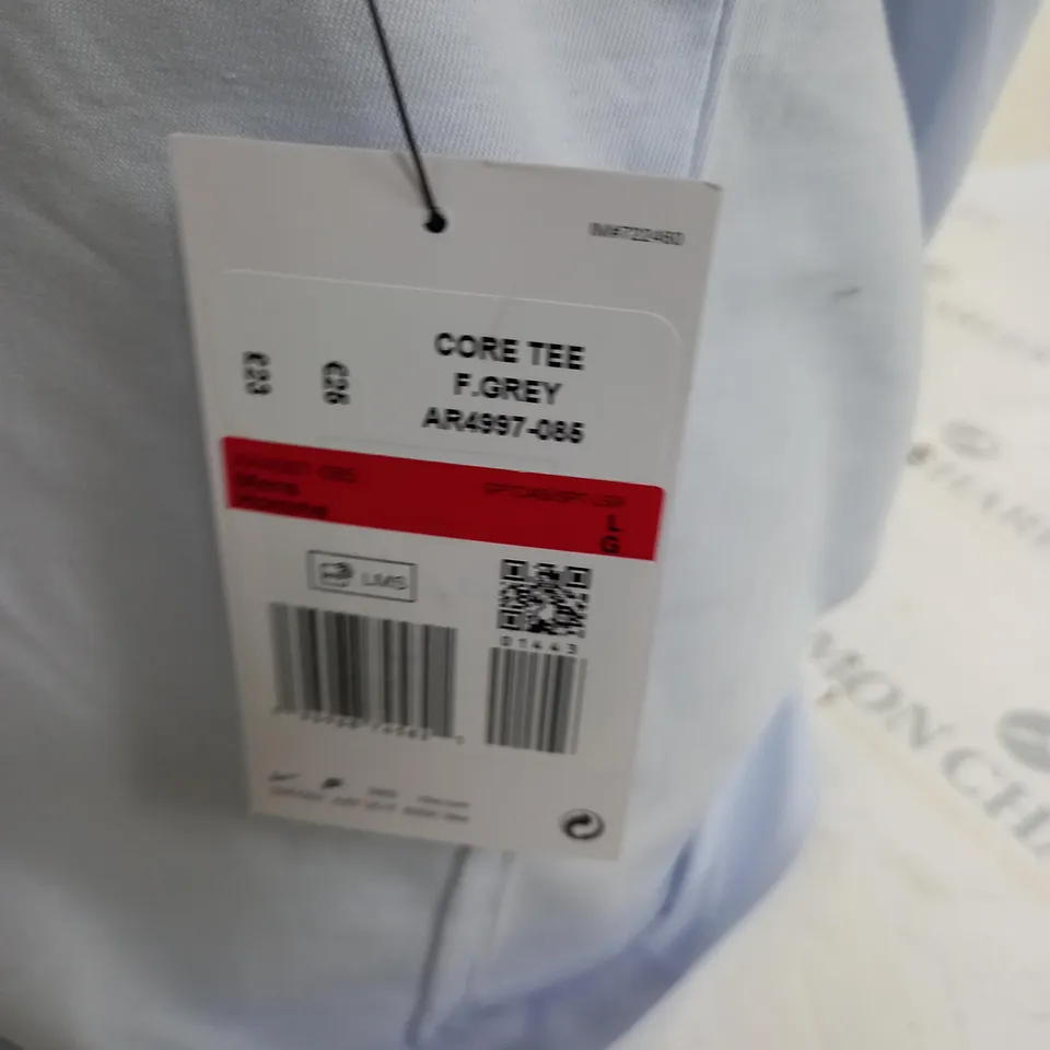NIKE CORE TEE IN F.GREY - L