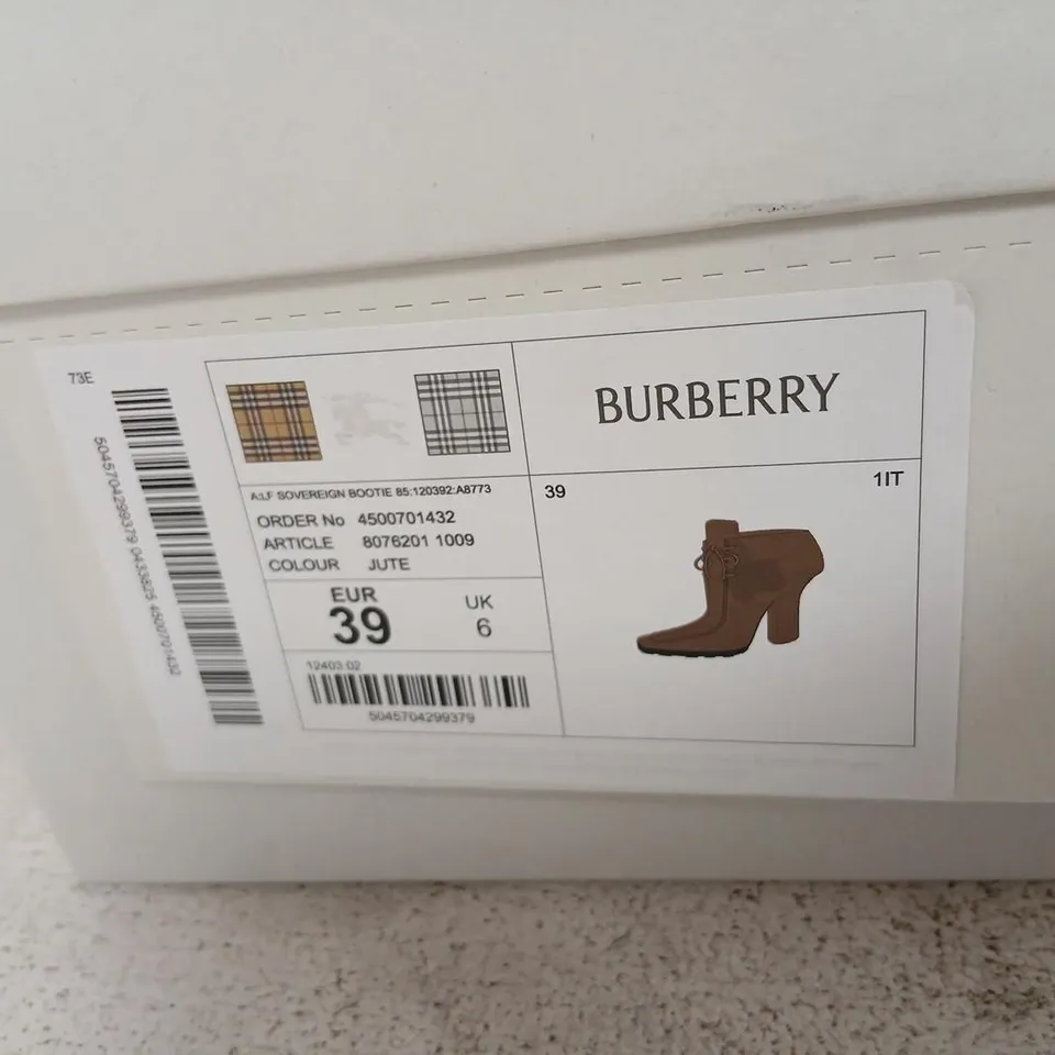 BURBERRY WOMEN'S SUEDE LACE-UP ANKLE BOOTS – UK 6 (EU 39), JUTE