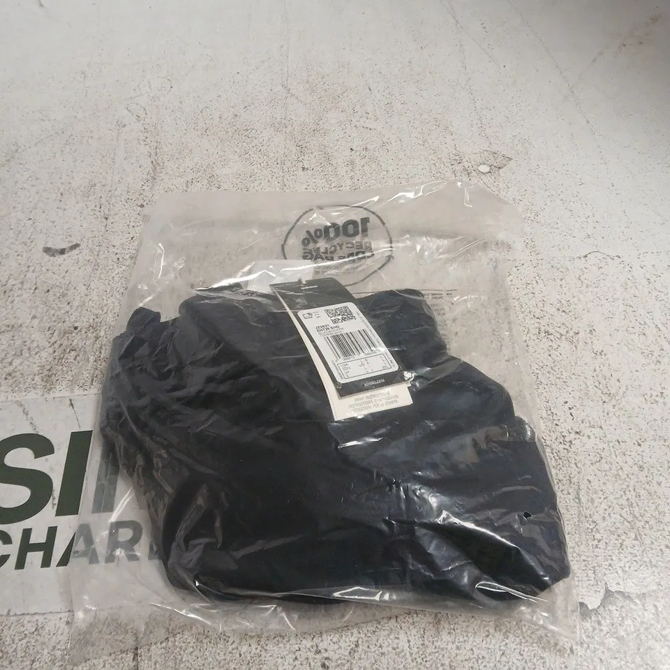 ADIDAS BLACK SHIRTS LARGE TAGGED
