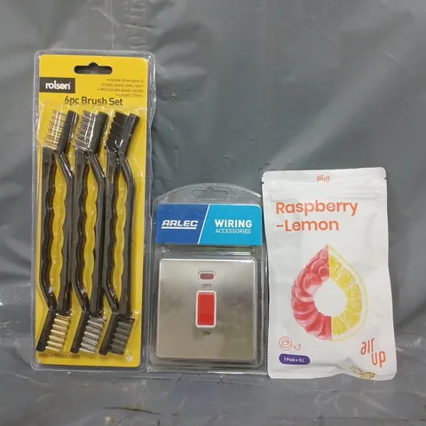 APPROXIMATELY 20 ASSORTED HOUSEHOLD ITEMS TO INCLUDE AIR UP RASPBERRY LEMON AROMA POD, 1-GANG SWITCH, BRUSH SET, ETC