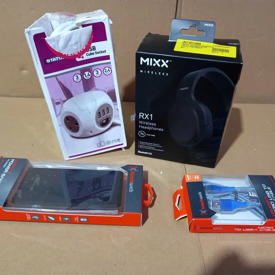 LOT OF APPROXIMATELY 30 ASSORTED ELECTRICAL ITEMS, TO INCLUDE CHARGERS, HEADPHONES, USB CUBE, ETC