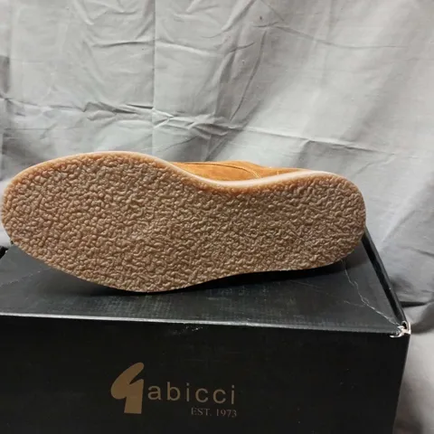 GABICCI SQUIRE  BROWN SUEDE LACE-UP SHOES – SIZE 9