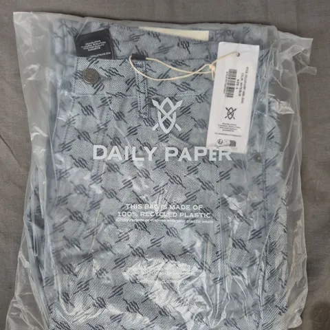 DAILY PAPER AVERY AMBA JEANS IN WHITE/BLUE SIZE SMALL