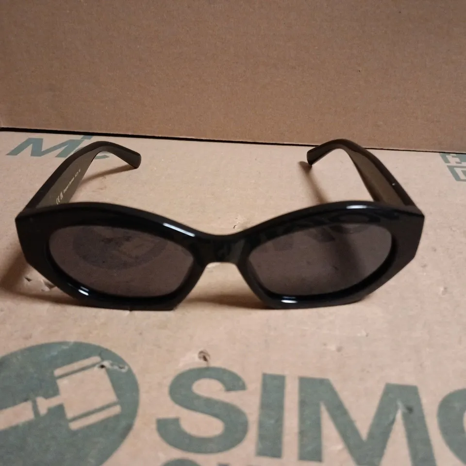BOXED MELLER BLACK CHUNKY FRAMED GLASSES 