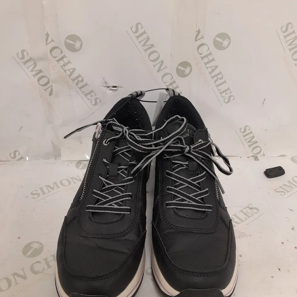 SKETCHERS BLACK TRAINERS SIZE 7