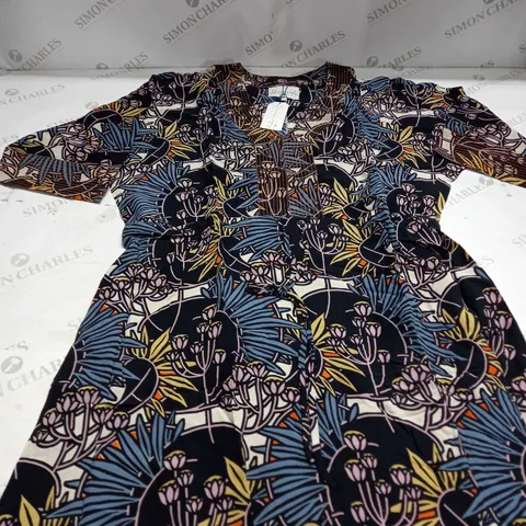 ONE HUNDRED STARS OCCASSIONAL PATTERN DRESS SIZE M/L