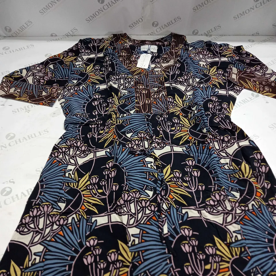 ONE HUNDRED STARS OCCASSIONAL PATTERN DRESS SIZE M/L