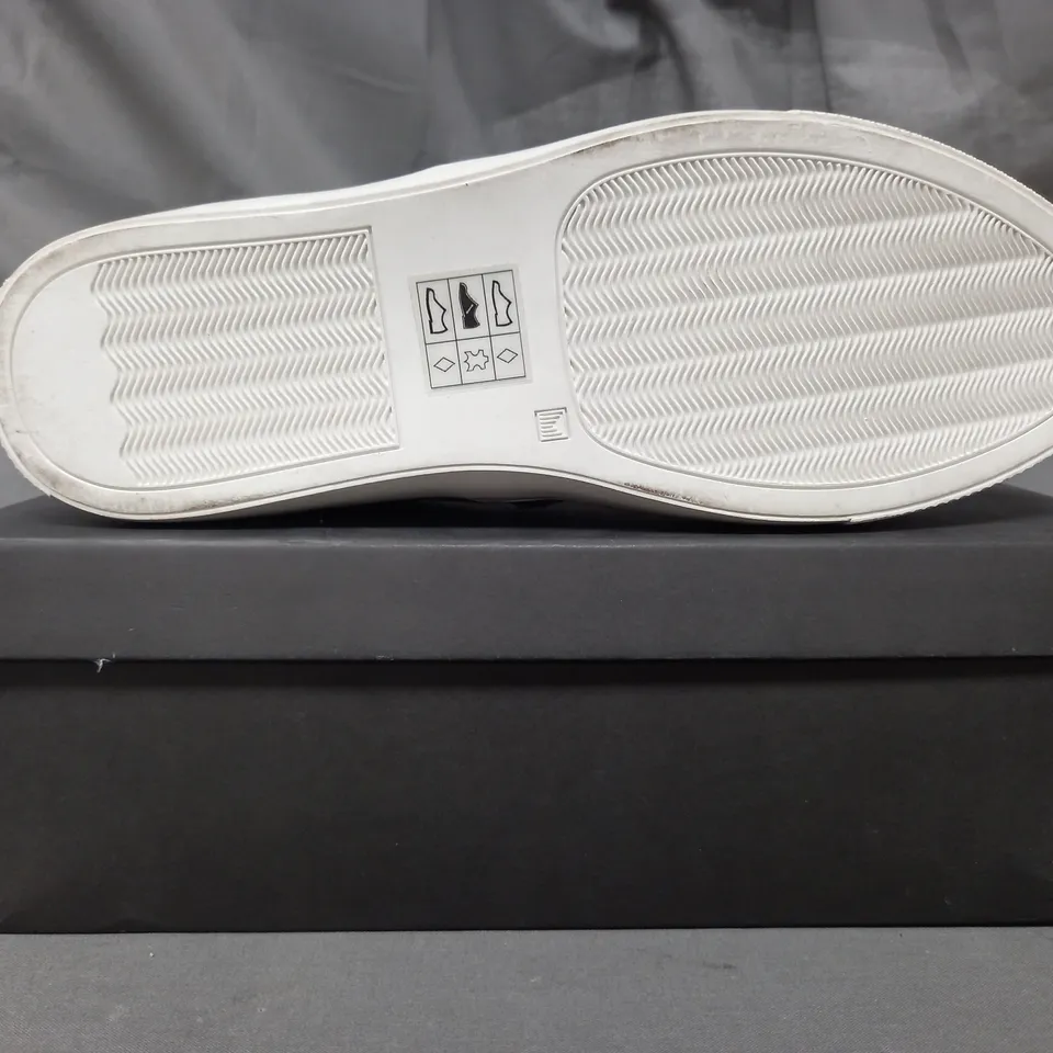 BOXED PAIR OF NEWNEU TOKYO SLIP-ON SHOES IN GREY EU SIZE 36.5